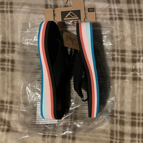 Reef Sandals - Picture 2 of 3